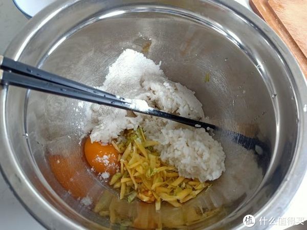 好吃|剩米饭别做蛋炒饭了，加这几样做煎饼，又香又好吃，太惊喜