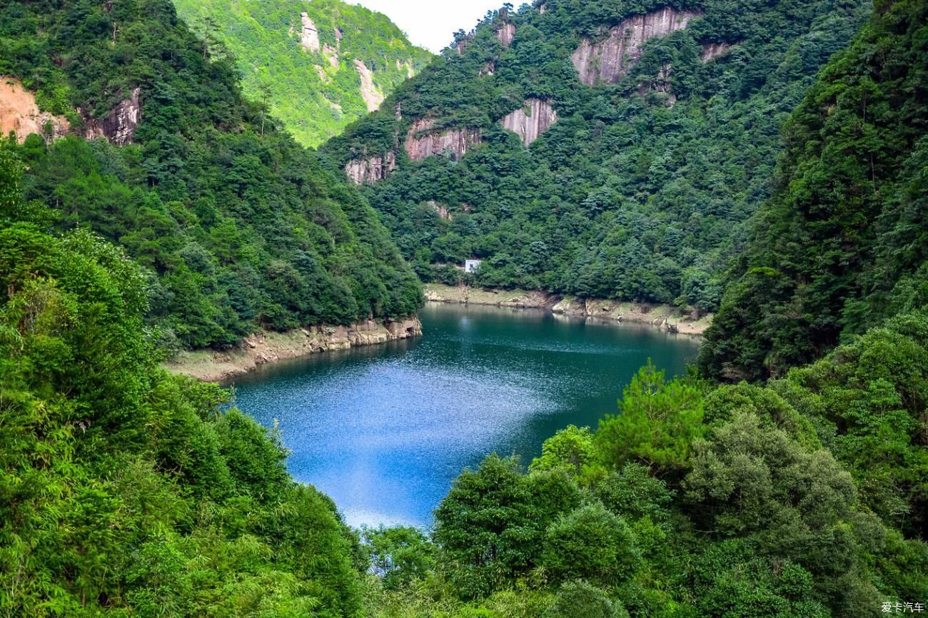 老年|小镇蒙蒙烟雨，小桥流水，断桥残雪~青山点点，古道悠悠