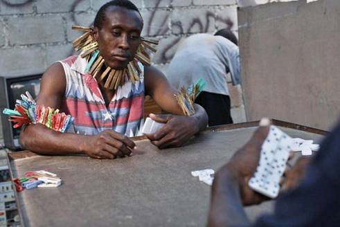 |搞笑图片幽默段子笑话兄弟看你输得还挺惨的啊,还是别玩了