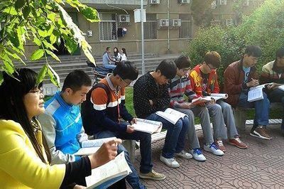 精打细算|大学生“生活费”最新出炉,父母心中要有数,看看你家娃在哪一级