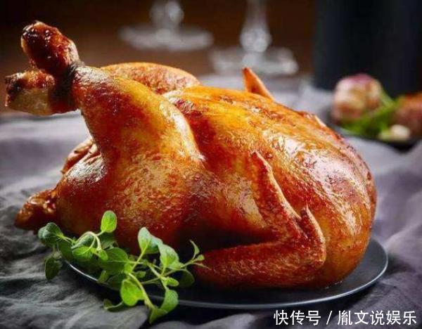 烤鸡不用去大商场买,在家自己做,香酥美味,全家人都爱吃
