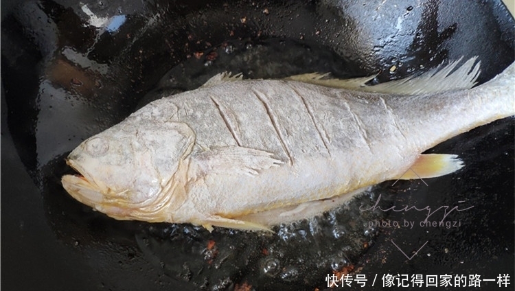 明日除夕,无论贫富,这道“富贵有鱼”记得端上桌,寓意吉庆有余