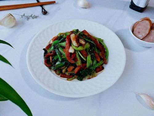 人称|11月，吃此菜当季，人称“维他命蔬菜”，对肠胃好，不懂吃可惜