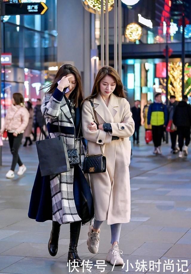 姑娘|冬天里穿风衣的姑娘,不仅有气场,还展示出飘逸飞扬的感觉