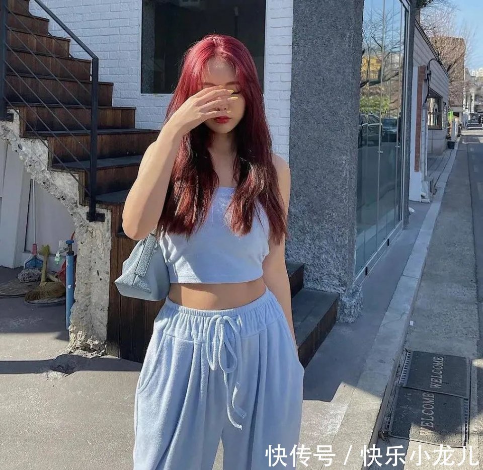 身材 身材好的女生多穿抹胸,搭配卫裤活力满满,仙女的穿搭,爱上它
