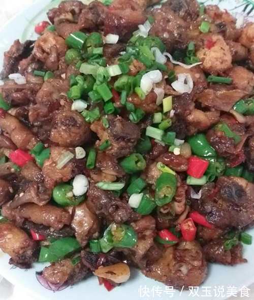 放假第一次去女友家,准丈母娘做的这一桌饭菜,吃完我都不想动了