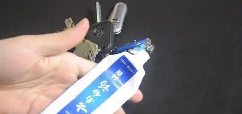 早点|在钥匙上涂点牙膏真厉害, 10个家庭9个都需要, 早点知道就好了