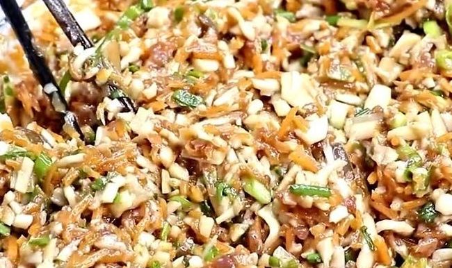 搅拌均匀|秋天，多吃这菜，钙是鸡蛋3倍，锌是猪肝5倍，用来包饺子超级香