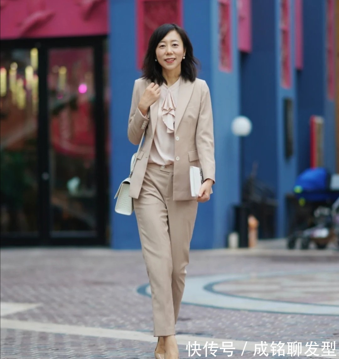 衣柜|中年女人穿衣要“简而精”,学学这位博主的穿搭,优雅知性有品位