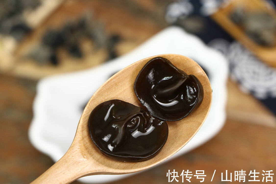 木耳|炒木耳,总是炸锅怎么办不要直接下油锅,教你一招,脆嫩不炸锅