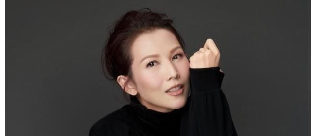 四姐妹相互踩场!蔡少芬狂轰朱茵身高,港普F4灿笑相拥姐妹情深