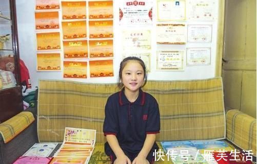 父母|孩子的奖状贴满墙,父母却“满脸忧愁”,网友:换谁也高兴不起来