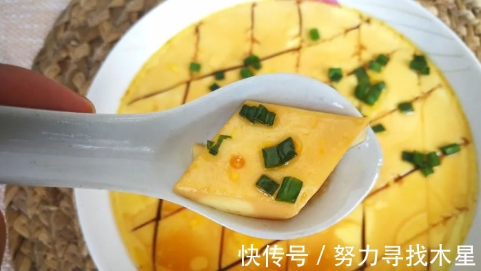 鸡蛋羹直接上锅蒸，难怪不好吃！做好“四步”，又嫩又滑孩子爱吃！