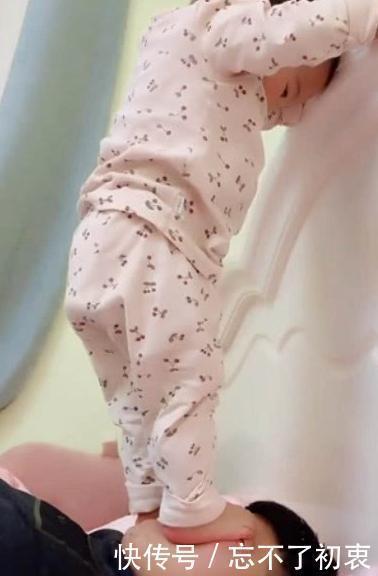 女儿|每次爸爸睡懒觉,女儿都用大招叫醒爸爸!网友:爸爸不疼