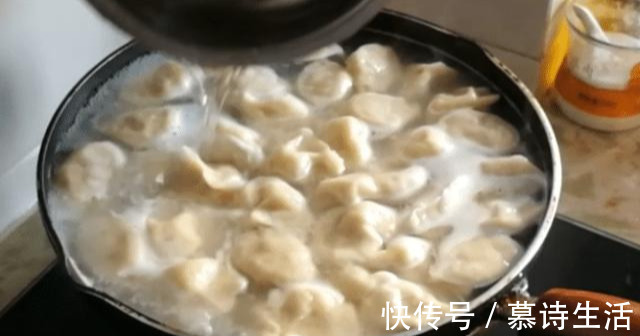 天冷了，大白菜这样吃最过瘾，不炖豆腐，鲜香营养3大碗不够吃！