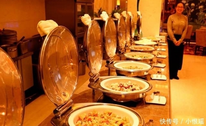 饭店里用来垫肉的生菜能吃吗饭店老板说出实情,原来一直做错了