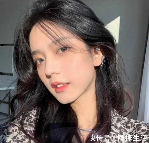 美人|女生常见的几种脸型：方脸大气，圆脸幼态，鹅蛋脸堪称标准美人！