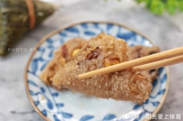 粽子太多吃不完,试试新吃法,既是主食也是小吃,上桌孩子抢着要!