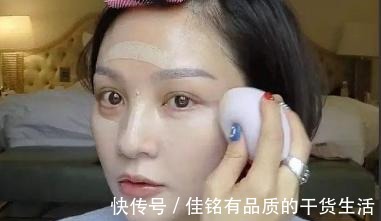 妆容 明明上午涂“粉底液”很白,下午脸就暗黄正确掌握这3步做法!