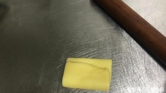 1碗面粉,2个鸡蛋,不加一滴水,松软香甜,比面包还营养好吃