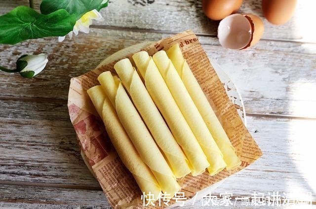 儿子想吃蛋卷,老妈这样做,十分钟做了一大堆,儿子说比买的好吃