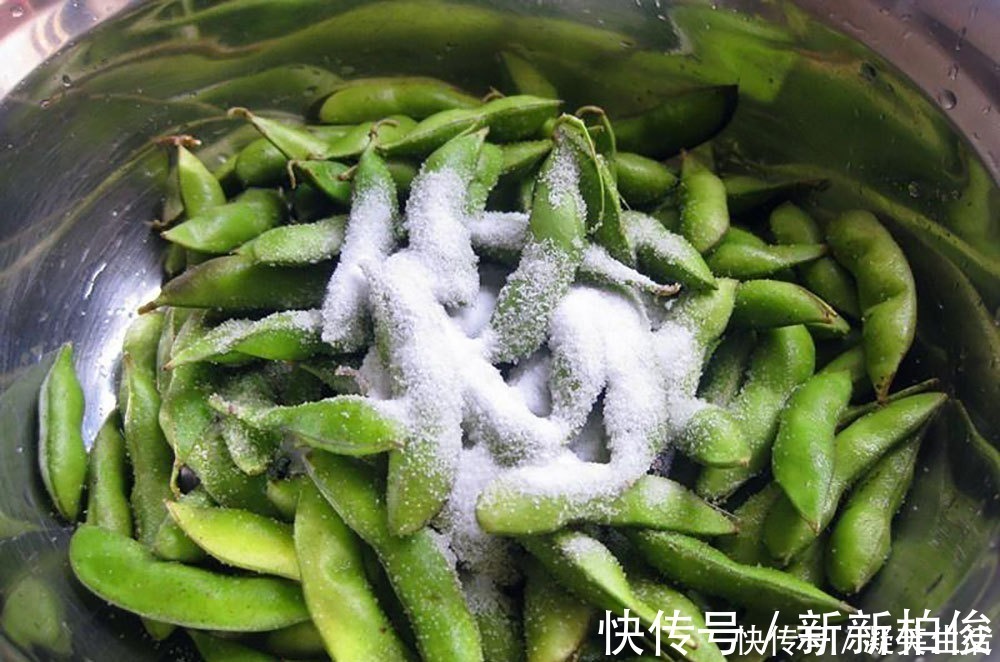 发黄|煮毛豆,牢记别直接下锅,烧烤店老板教我2招,毛豆入味翠绿不黄