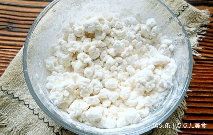 三勺红糖一碗糯米粉，教你做出软糯香甜的糯米糍，比粽子好吃