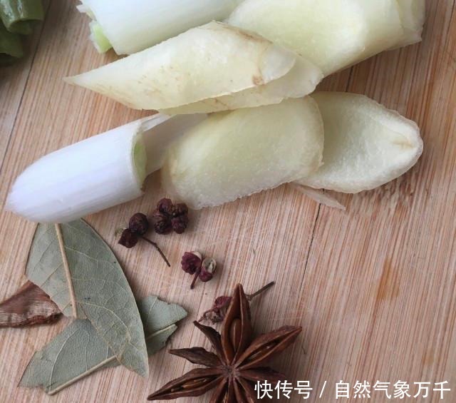 酸豆角烧排骨,香气扑鼻,一点都不油腻!