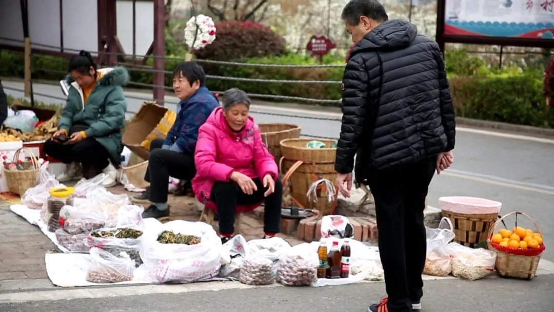 中年|来汉源赏花买特产请认准“景区临时售卖点”