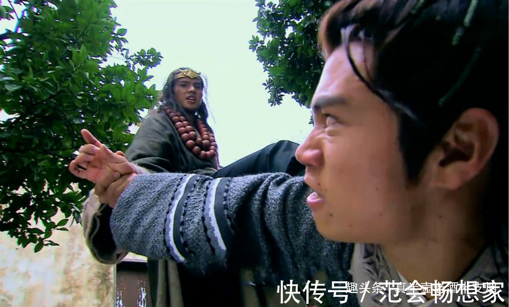 程善之!李逵正在洗澡,扈三娘将其一箭穿心,鲁智深武松头也不回地走掉了