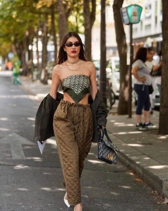 今年丝巾怎么搭配呢这四种个性又时髦的穿法,给你的穿搭加分