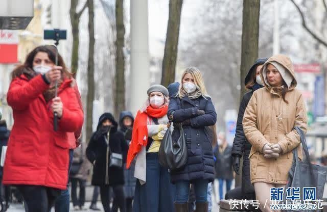 奥地利再解封 民众扎堆购物