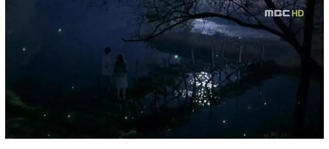 就像月光洒向海面歌词