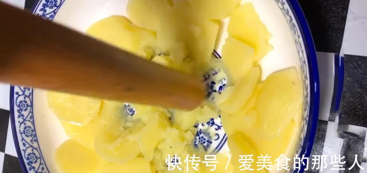 手把手教你做炝拌面鱼,口感香辣味美筋道滑溜,做法比面条简单!