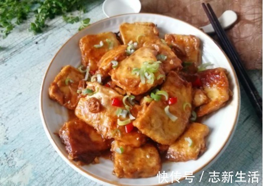 半碗面粉，一块豆腐，两个鸡蛋，教你豆腐独特做法，和吃肉一样香