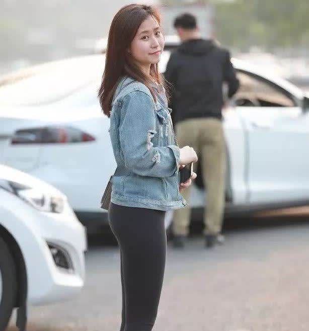 曲线 丰盈又高挑的紧身打底裤小姐姐, 身材圆润, 曲线优美!