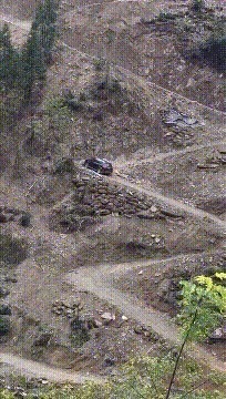 |搞笑GIF:护士小姐姐,快去工作吧,你还没下班呢,这么就玩起来了,这样不好