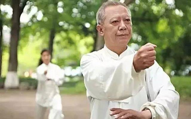 老人|73岁老人身体健康！一个动作坚持数十年，送走“三高”！