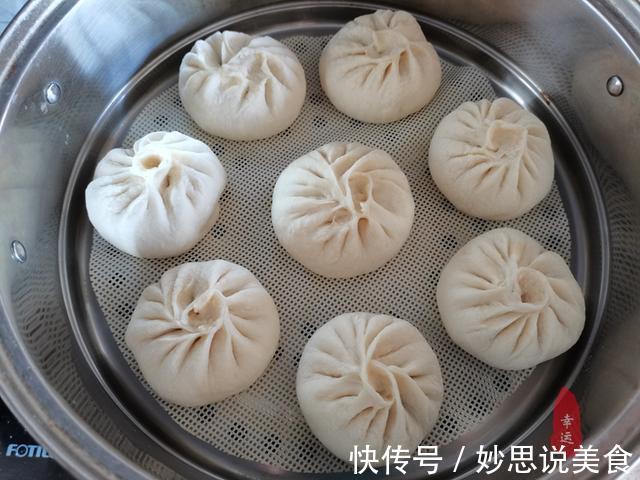 试试我这个馅料的包子，冬瓜粒粒分明，肉香味美让你食欲大开