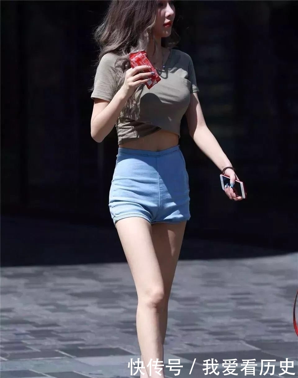 不为过|街拍:超高颜值配逆天长腿,说是仙女下凡不为过。