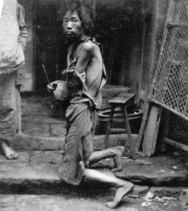 老照片|清末民初老照片真实的“黄飞鸿与十三姨”,出宫溜达的宫女