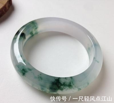 翡翠手镯 一般冰种玉镯子的价位