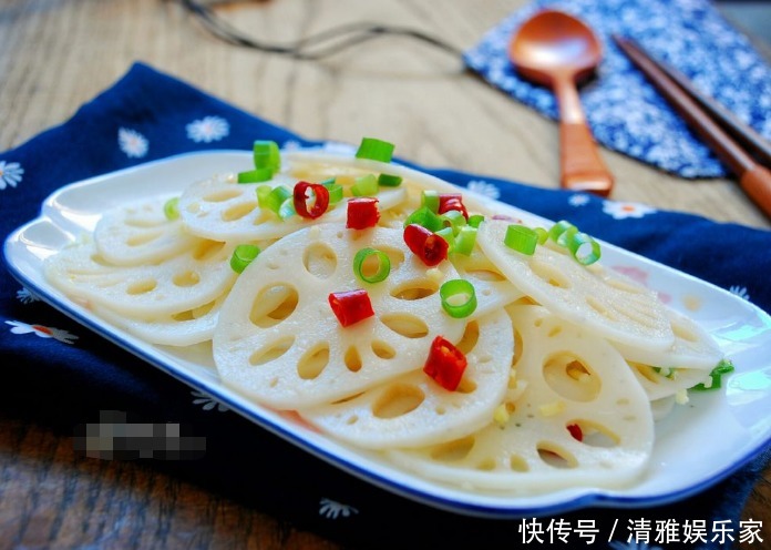 正确做法|凉拌藕片,先焯水是错的!大厨教你正确做法,藕鲜白脆嫩,不变黑