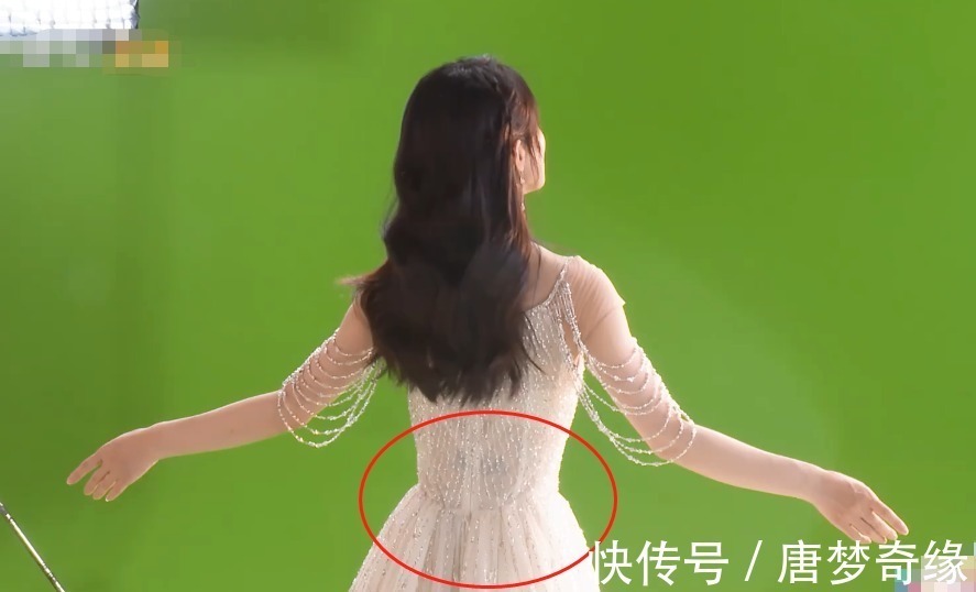 赵丽颖《中餐厅》宣传花絮,离开了瘦身特效,这身材我没看错吧?