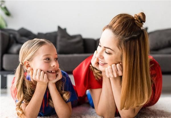 郭大哥|女儿发现母亲的秘密,被妈妈和姥姥打到精神失常,原因令人气愤