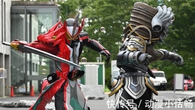 假面骑士01|假面骑士圣刃第1集太香了!采用真“火”特效,二骑是最大亮点!