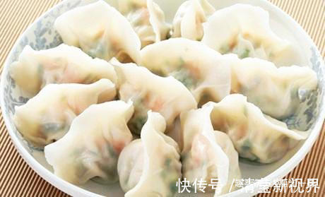 饺子皮|煮饺子时,先下锅煮就错了!多加这一步,饺子口感鲜嫩不破皮