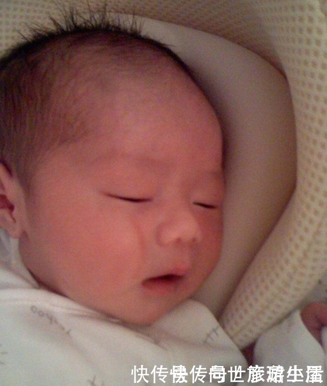 大宝|妈妈去买菜,5岁哥哥主动要照顾妹妹,回家后却发现哥哥嚎啕大哭