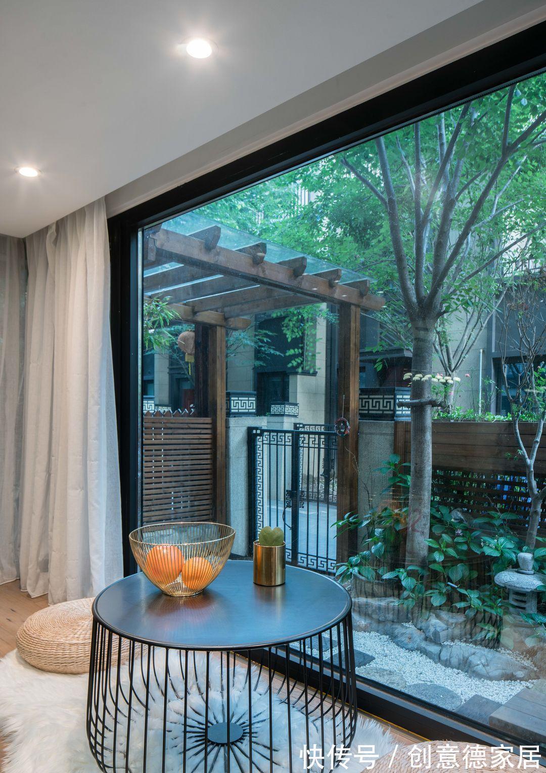 现代式|充满色彩的双层二居室,这样的设计也太有质感了,真的很温馨