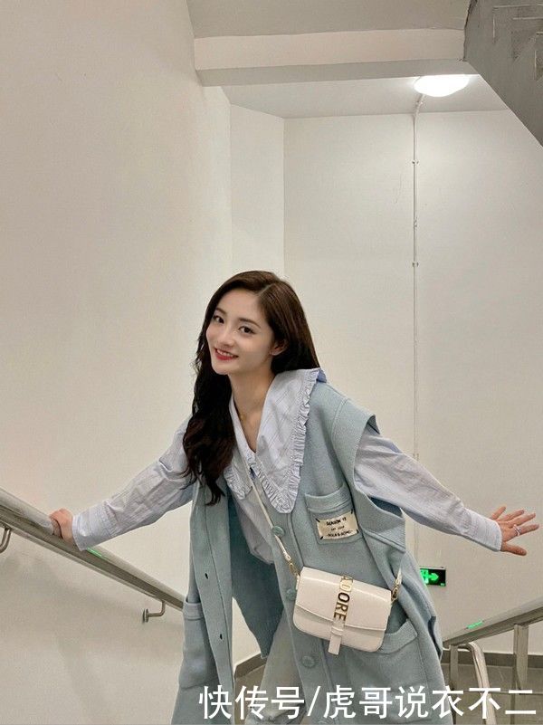 40岁女人怎样穿才时尚？针织马甲当外套，减龄又实用又好穿